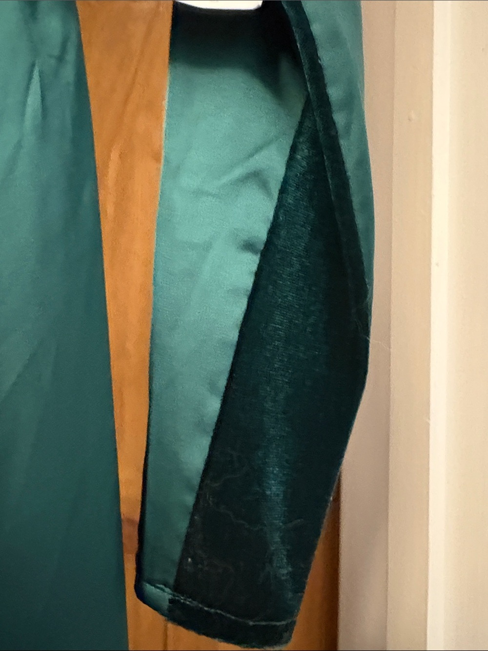Mac Douggal Long Sleeve V-neck Knee Length Gown Emerald Green Size 4 Style 67527 - Picture 3 of 11